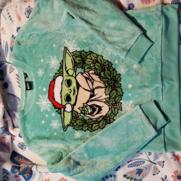 Baby Yoda Christmas "Sweater" - Picture 1 of 4